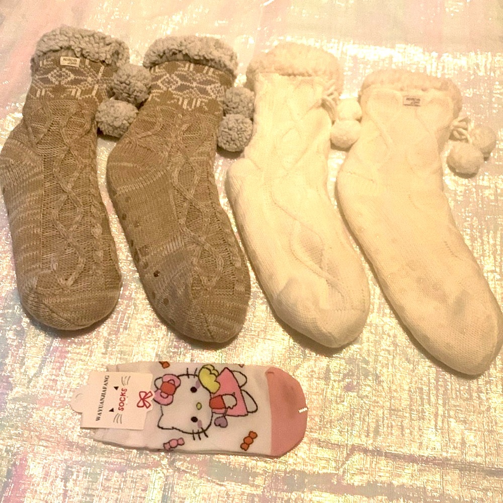 🎁Bundle NWT WAYUANJIAFANG Pink HelloKittyAngel & 2 Apanaluxe Pomsocks- US (5-10)